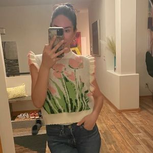 Cider girly sweater vest pink tulip floral size large like new